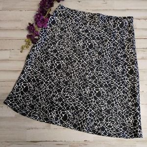 Silky Black & white abstract printa-line skirt by Old Navy sz 14